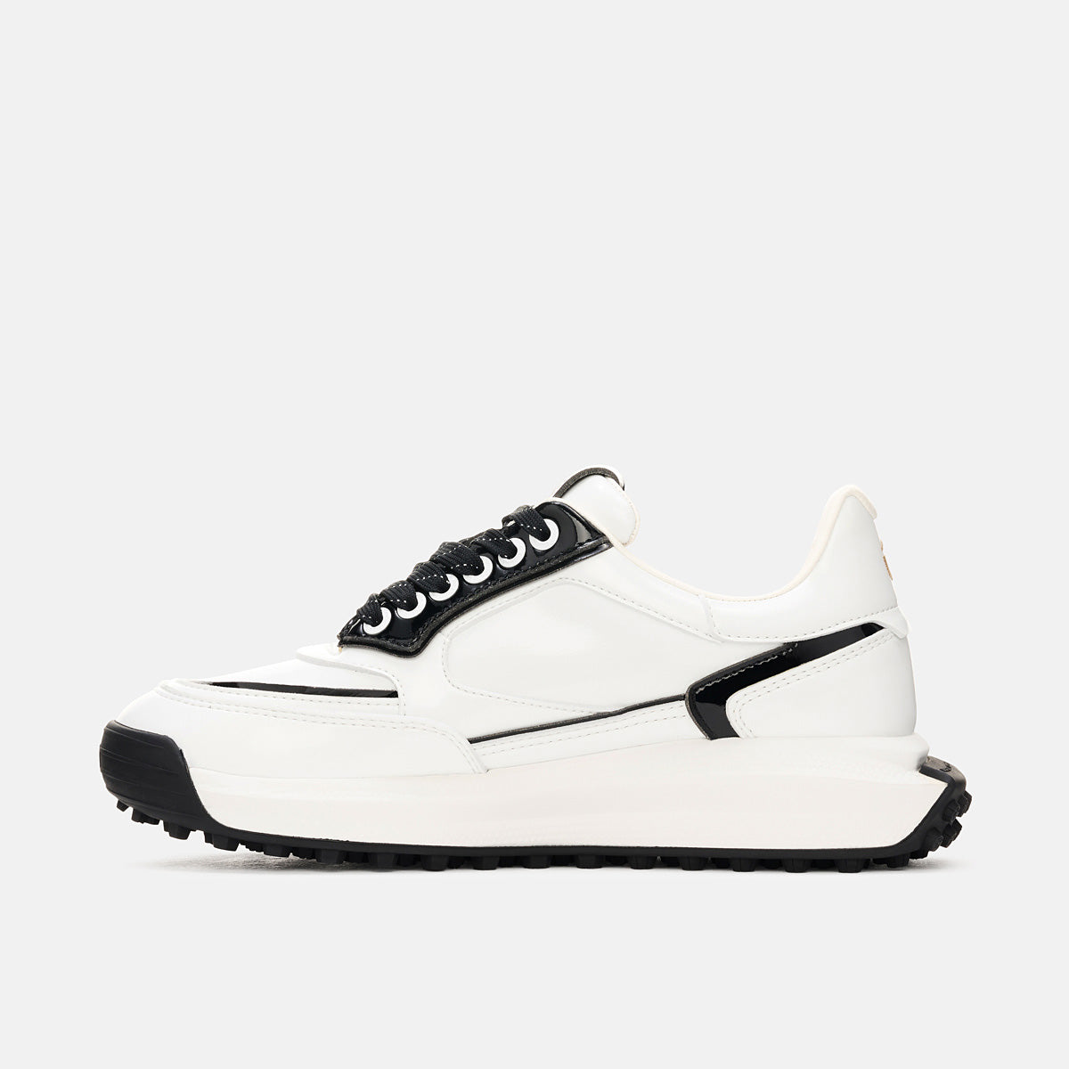 Women's golf shoes