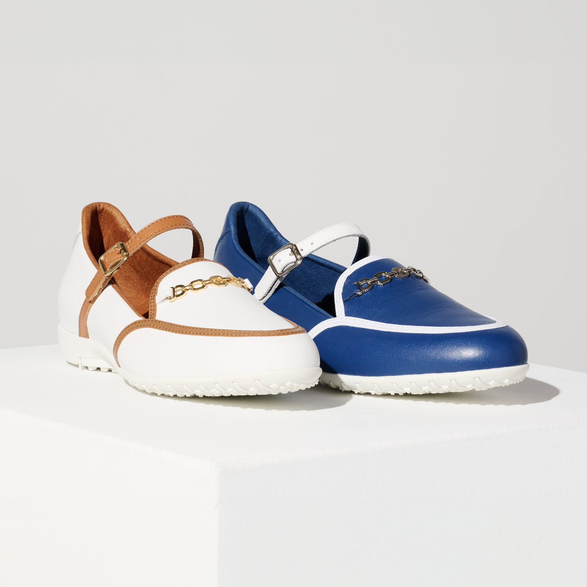 White Golf Shoes, Lightweight Golf Shoes, Spikeless Golf Shoes, Duca del Cosma Women's Golf Shoes, Classic golf shoes.