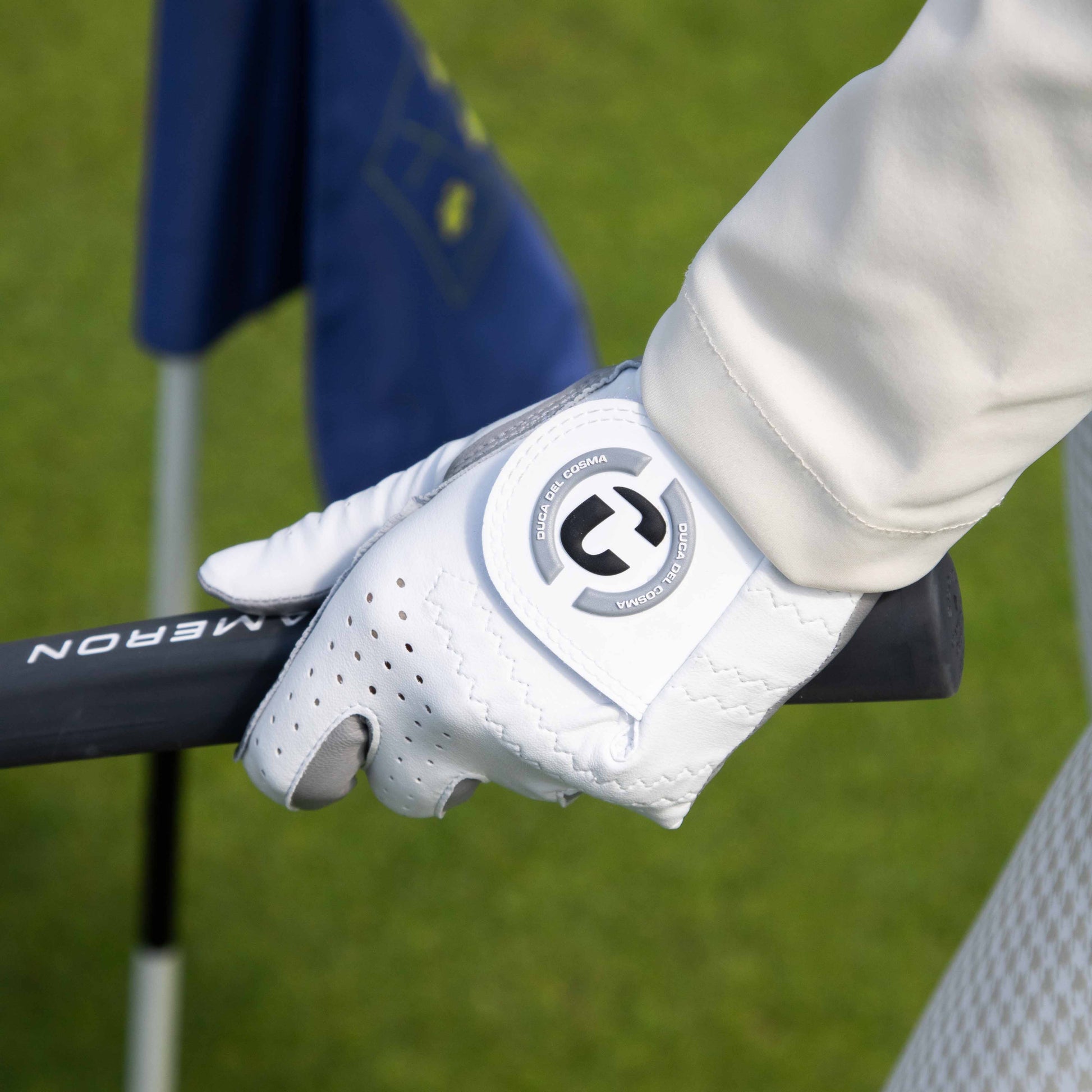 Duca del Cosma left golf glove for women's with cabretta leather and microfiber for a perfect fit