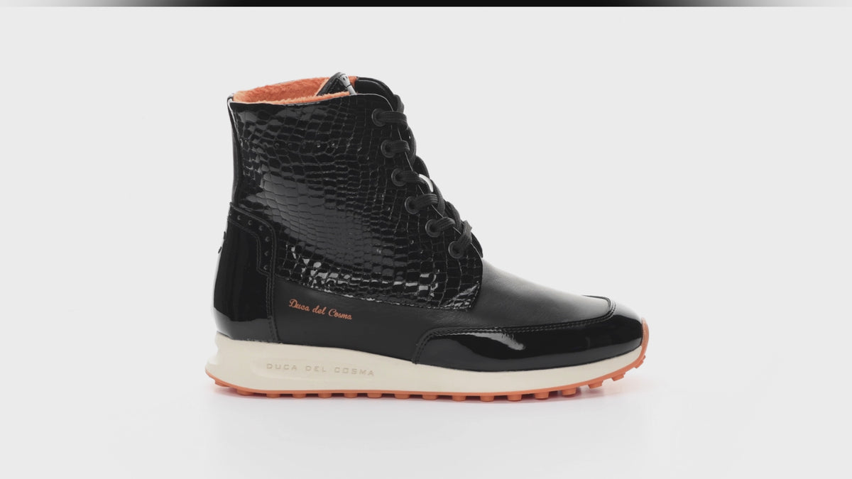 Lorenza Black Women's Golf Shoe is waterproof and warm for the colder rounds of golf the best women's golf boots